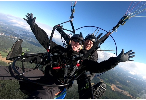 Motorized tandem paragliding