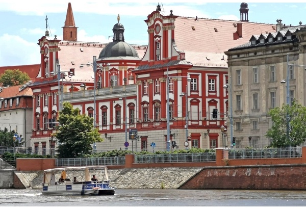 An exclusive romantic cruise for two with BARBARKAR in Wrocław