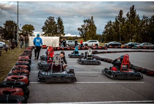 Kart race for 5 people