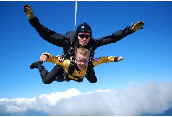 The Tandem parachute jump with an instructor in Vilnius