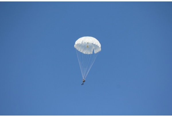 Round parachute jump with video recording in Rapla