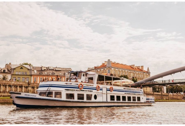 An hour-long cruise on the Vistula River in Krakow